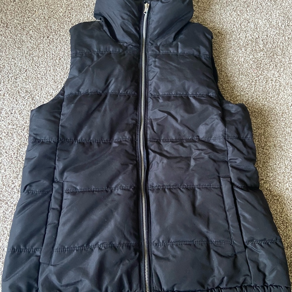 Black puffer vest